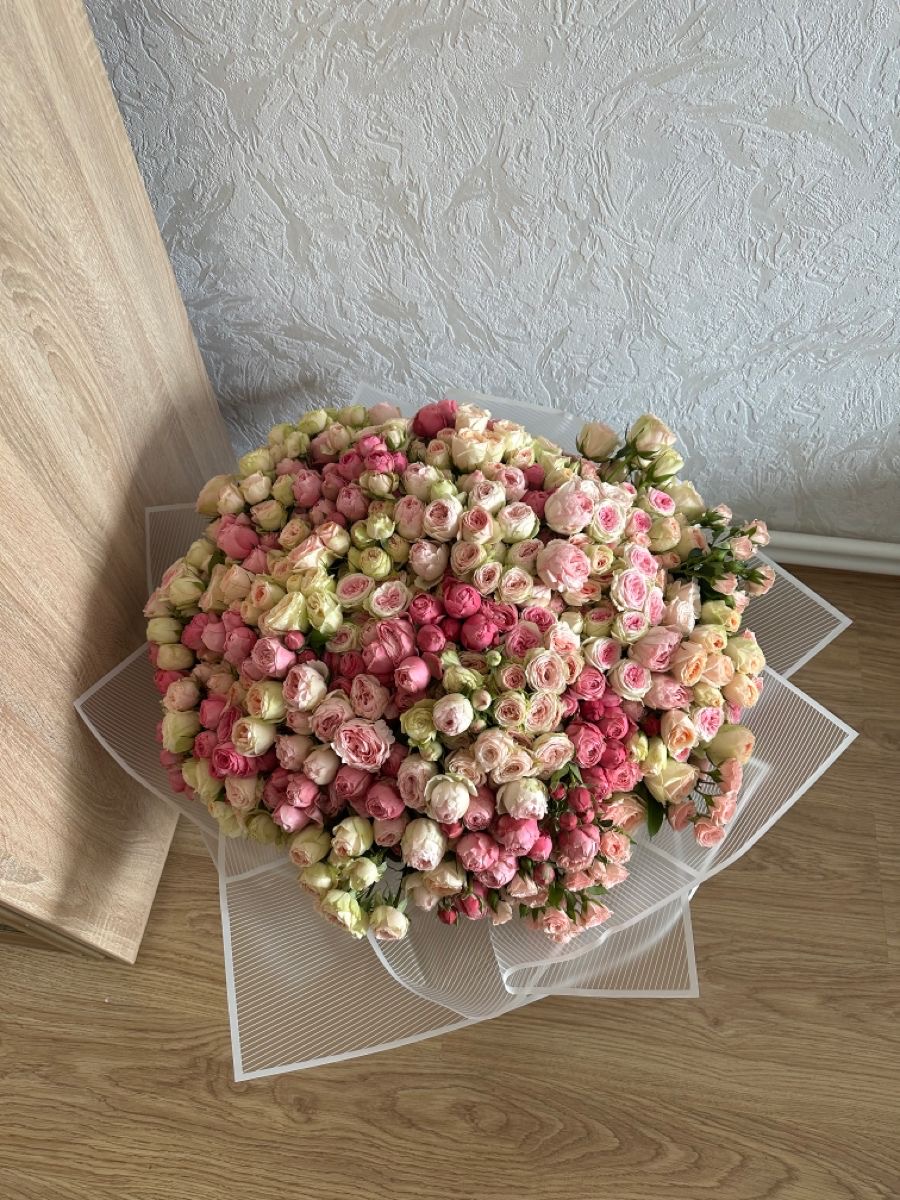 Bouquet of 250 spray roses "Lady Bombastic" in the online flower shop BlumenHorizon